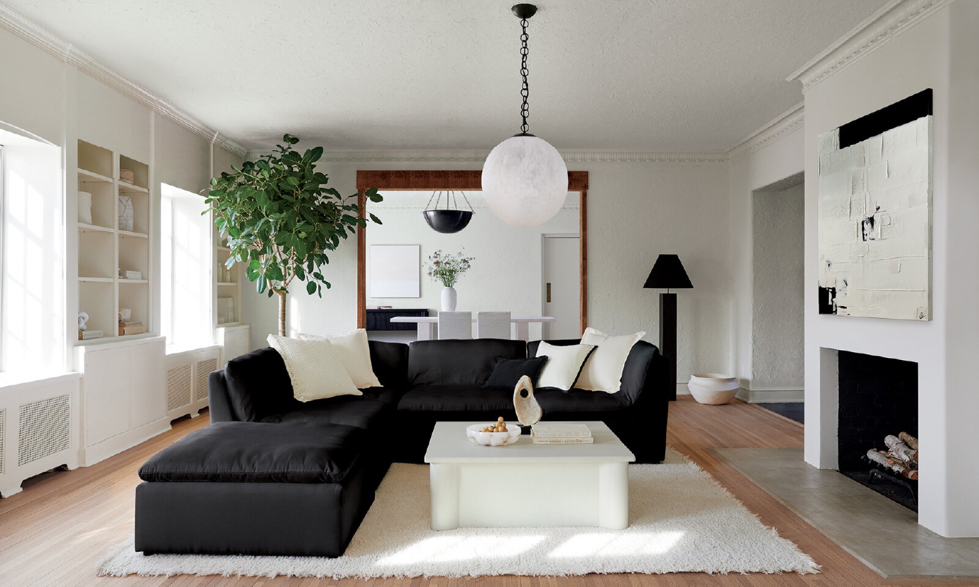 Живая классика: мебель с сочетанием черного и белого цветов